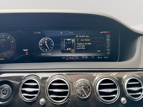 Used 2018 Mercedes-Benz S 560 Sedan image 12