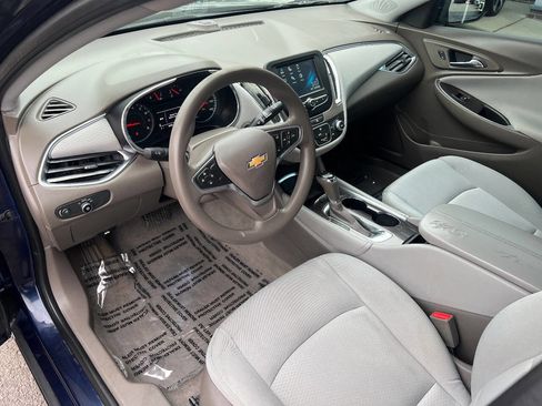 Used 2018 Chevrolet Malibu LT image 17