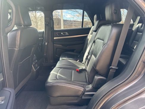 Used 2018 Ford Explorer XLT w/ Equipment Group 202A image 18