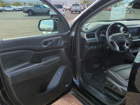 Used 2022 GMC Acadia SLT w/ Technology Package image 12