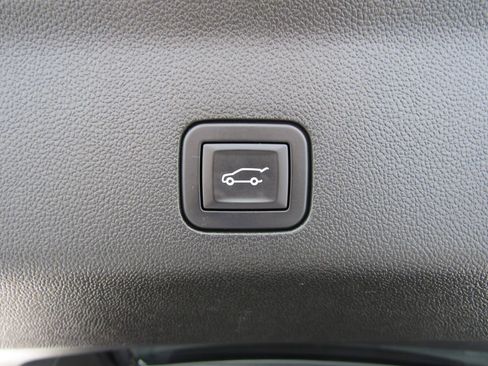 Used 2025 GMC Yukon XL AT4 w/ AT4 Premium Package AWD/4WD image 24