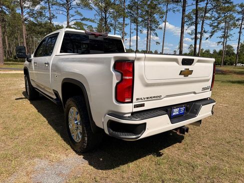 Used 2024 Chevrolet Silverado 2500 High Country w/ Technology Package AWD/4WD image 3