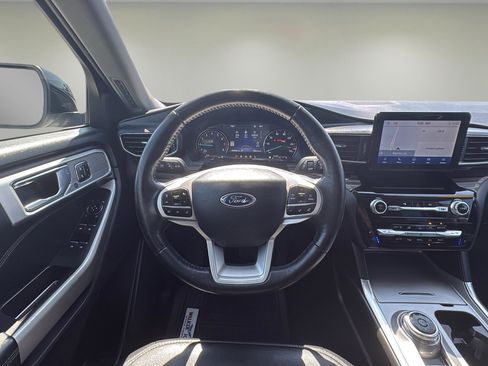 Used 2022 Ford Explorer Limited w/ Equipment Group 301A image 11