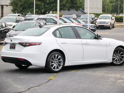 Used 2024 Alfa Romeo Giulia Ti AWD/4WD image 29