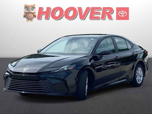 Used 2025 Toyota Camry LE FWD image 8