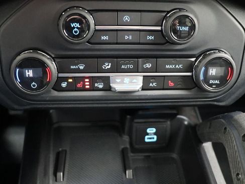 Used 2025 Ford Bronco Badlands image 22