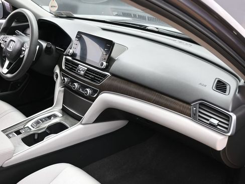 Used 2018 Honda Accord EX image 33