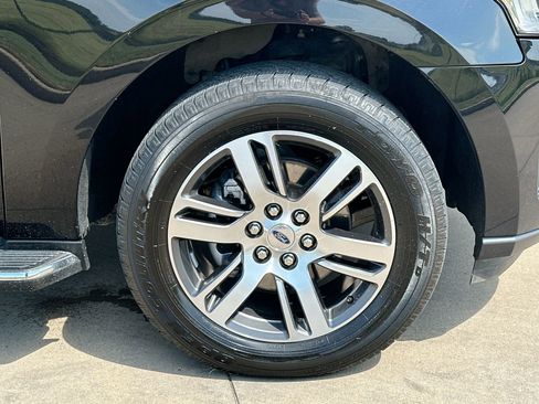 Used 2022 Ford Expedition Limited image 10