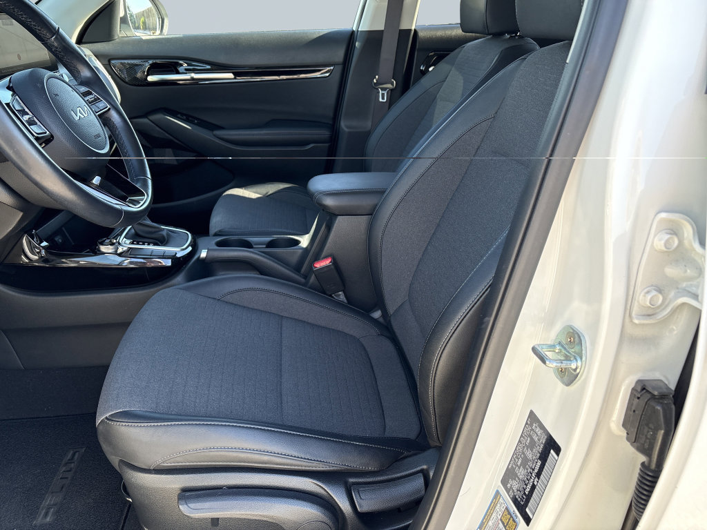 Used 2023 Kia Seltos S w/ Navigation Package FWD image 11