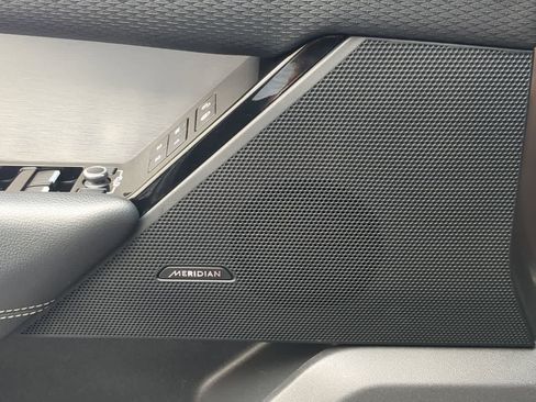 Used 2019 Land Rover Range Rover Velar S image 31