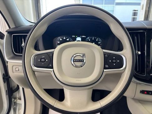 Used 2019 Volvo XC60 T6 Momentum w/ Advanced Package AWD/4WD image 13