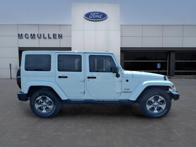 Used 2017 Jeep Wrangler Unlimited Sahara AWD/4WD image 4