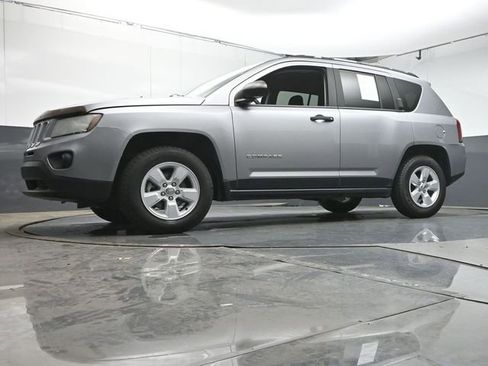 Used 2016 Jeep Compass Sport FWD image 31
