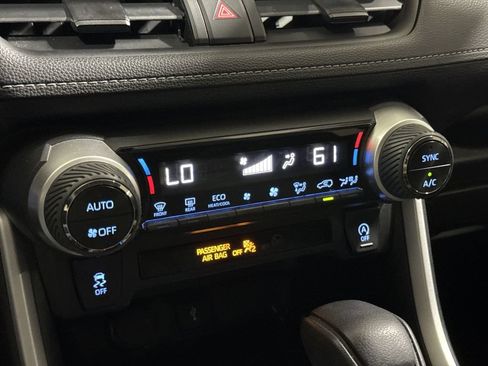 Used 2020 Toyota RAV4 XLE AWD/4WD image 16