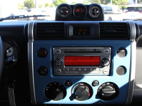Used 2011 Toyota FJ Cruiser 4WD w/ Upgrade Pkg image 35