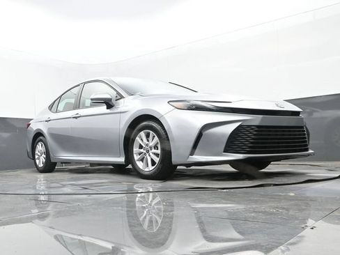 Used 2025 Toyota Camry LE w/ Convenience Package FWD image 25