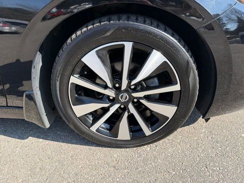 Used 2021 Nissan Sentra SV w/ SV Premium Package image 29