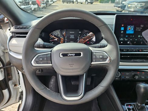 Used 2025 Jeep Compass Limited AWD/4WD image 16