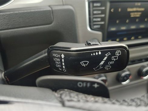 Used 2017 Volkswagen Golf SE image 18