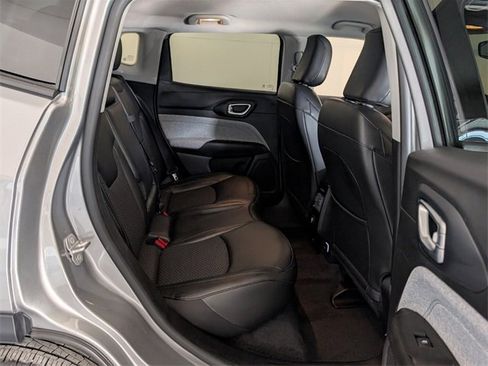 Used 2022 Jeep Compass Latitude image 13