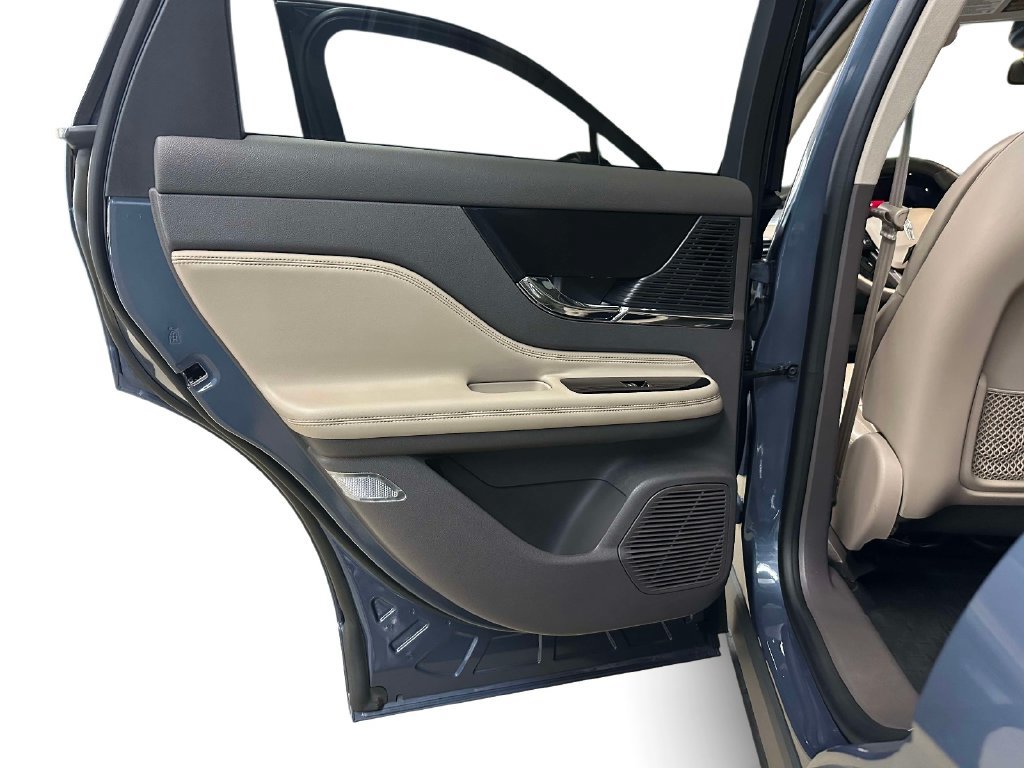 Used 2022 Lincoln Corsair AWD w/ Premium Package image 19