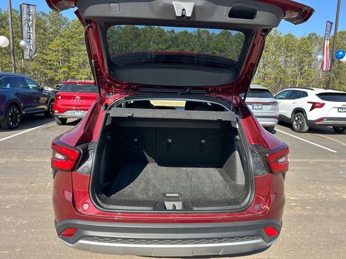 Used 2025 Chevrolet Trax LT w/ LT Convenience Package image 13