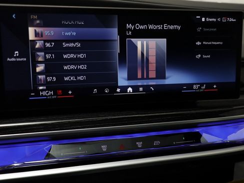 Certified 2025 BMW 740i xDrive w/ Premium Package image 9