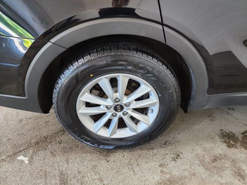 Used 2020 Kia Sorento LX FWD image 38