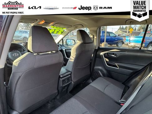 Used 2021 Toyota RAV4 XLE AWD/4WD image 34
