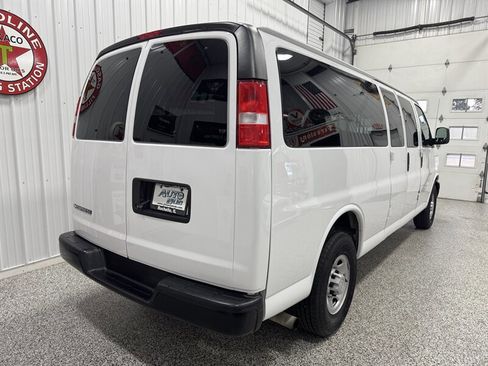 Used 2019 Chevrolet Express 3500 LS image 18