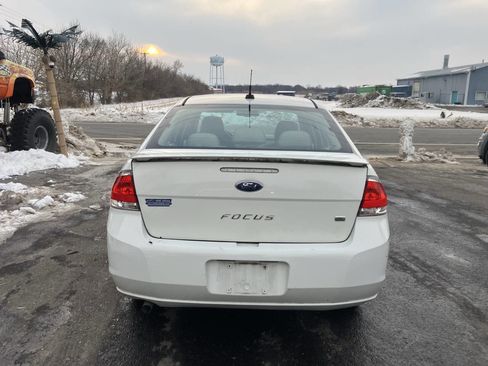 Used 2010 Ford Focus SE image 8