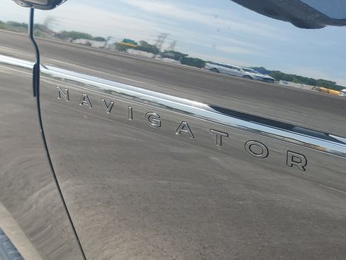 New 2027 Lincoln Navigator Reserve w/ Jet Appearance Package AWD/4WD image 7