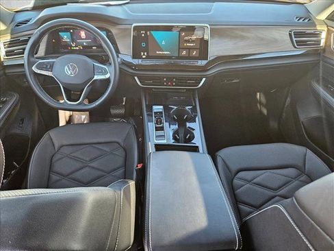 Used 2025 Volkswagen Atlas SE w/ Black Wheel Package image 15