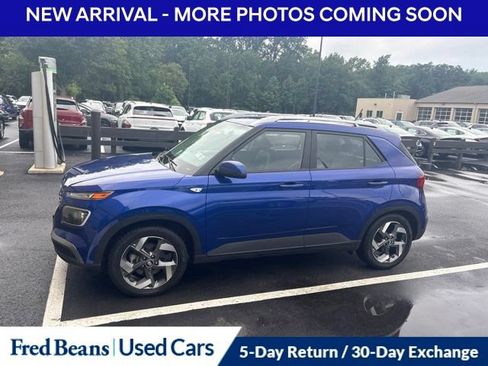 Used 2024 Hyundai Venue Limited FWD image 6