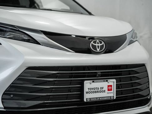 New 2026 Toyota Sienna Platinum image 12