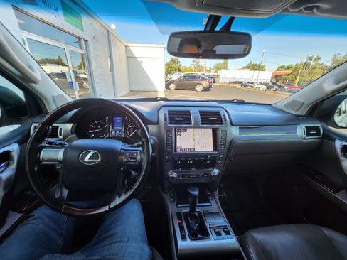 Used 2017 Lexus GX 460 Premium w/ Premium Package AWD/4WD image 14