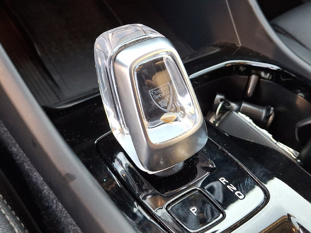 Certified 2025 Volvo XC40 B5 Plus AWD/4WD image 18