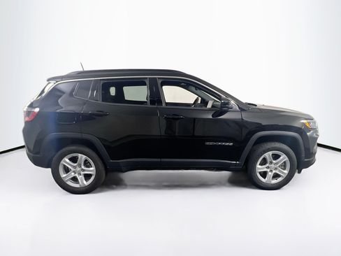 Used 2023 Jeep Compass Latitude w/ Sun and Sound Group AWD/4WD image 4