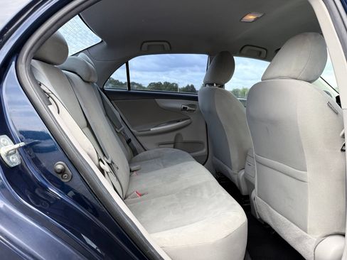 Used 2013 Toyota Corolla LE FWD image 18