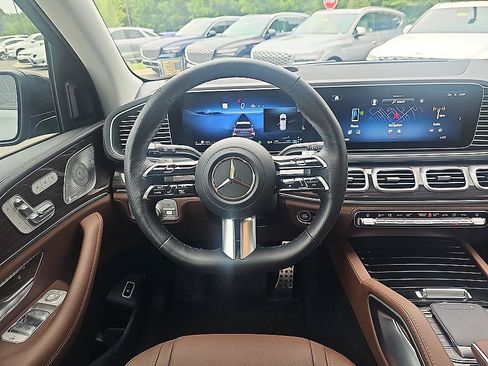 Used 2026 Mercedes-Benz GLS 450 4MATIC image 19