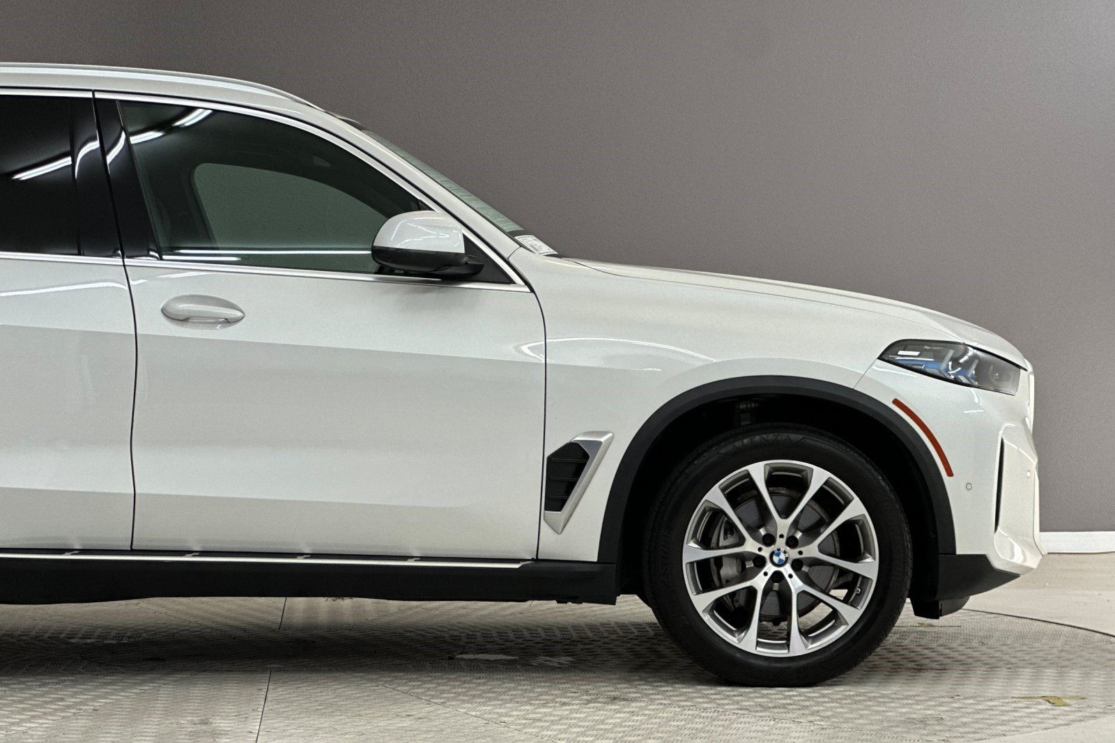 Used 2025 BMW X5 xDrive40i w/ Parking Assistance Package AWD/4WD image 36