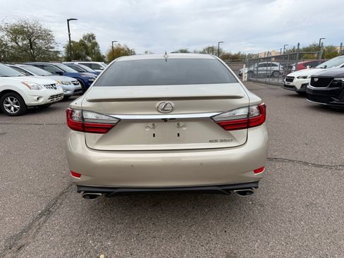Used 2016 Lexus ES 350 w/ Luxury Package w/Wood Trim image 6