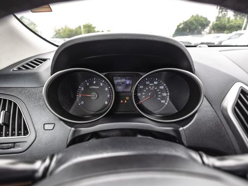 Used 2011 Hyundai Tucson GLS FWD image 16
