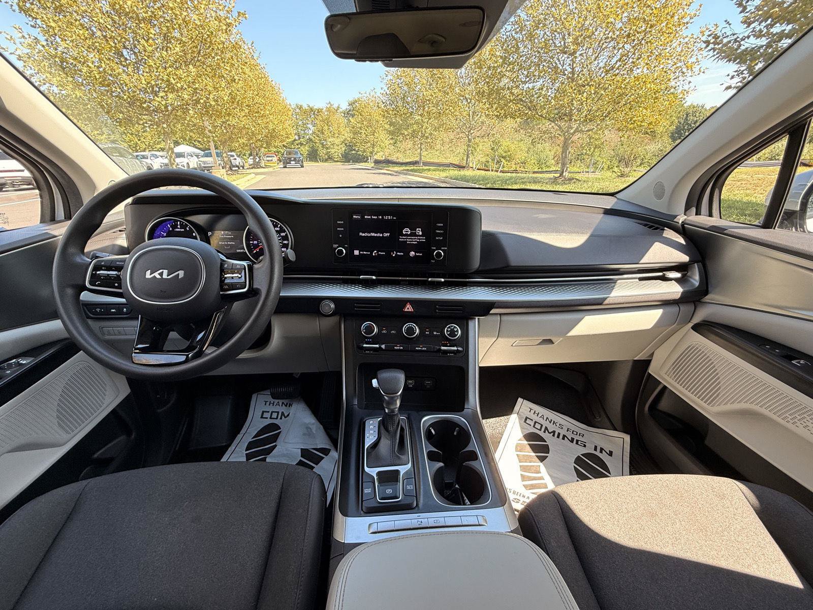 Used 2023 Kia Carnival LX FWD image 21