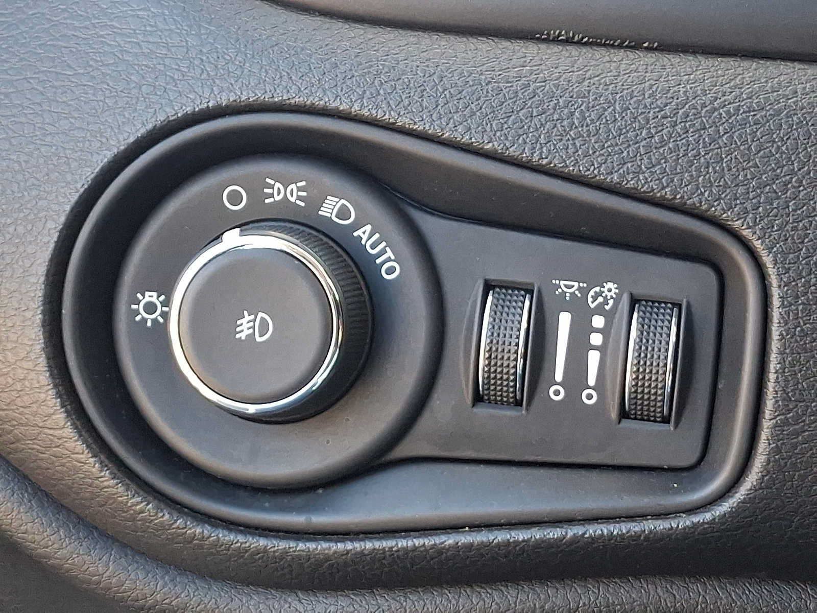 Used 2023 Jeep Renegade Trailhawk AWD/4WD image 26