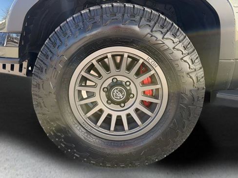 Used 2024 Lexus GX 550 image 9