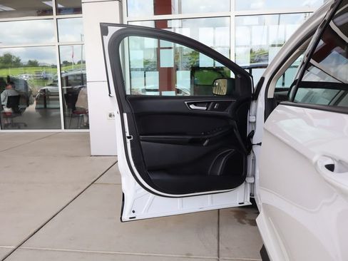 Used 2016 Ford Edge SE FWD image 13