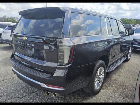 Used 2025 Chevrolet Suburban Premier image 2