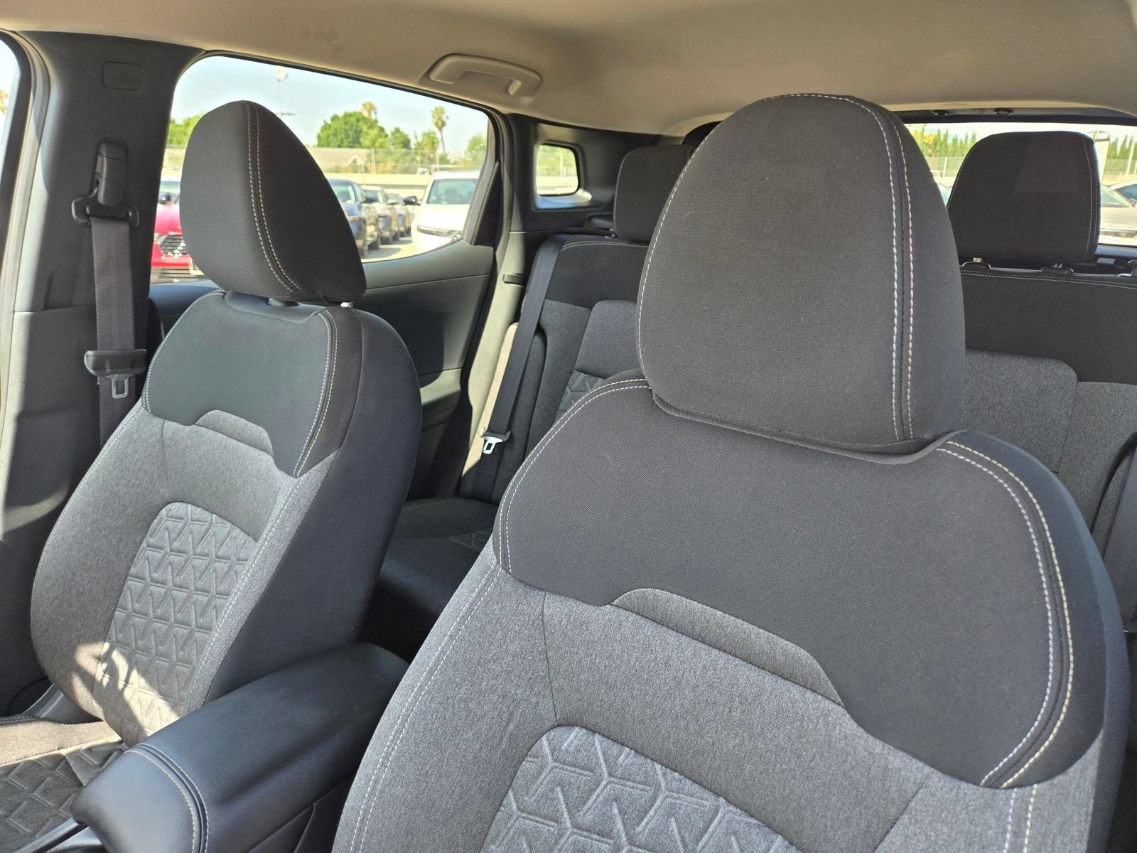 Used 2025 Nissan Kicks SV AWD/4WD image 13