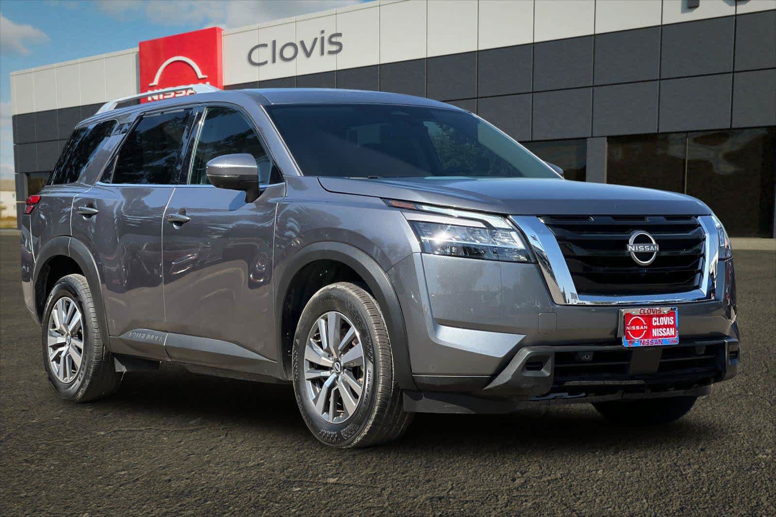 Used 2025 Nissan Pathfinder SL FWD image 10